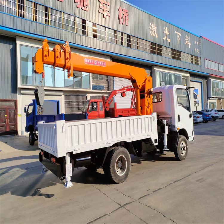 春日乡三轮随车吊定制 农用改装机自备吊中瑞长期出售